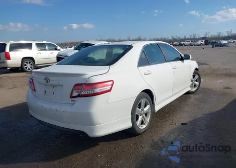 2011 Toyota Camry Se z USA, uszkodzony, nr VIN 4T1BF3EK2BU607253